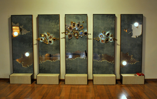 Aranmula Mirror Wall Art installation by sahil & Sarthak - Somany - Mango Tree